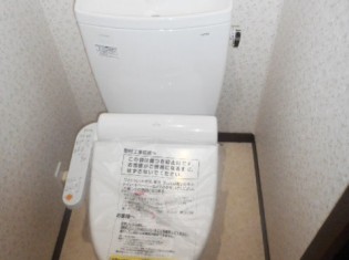 水回り設備：トイレ　TOTO　ピュアレストを採用　