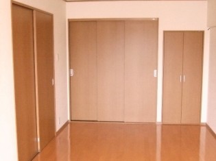 間口が広がるように連動建具を採用