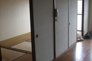 部屋の中にある建具は全て入替え　入替前