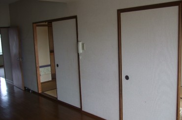 部屋の中にある建具は全て入替え　入替前