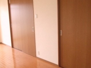 部屋の中にある建具は全て入替え　入替後