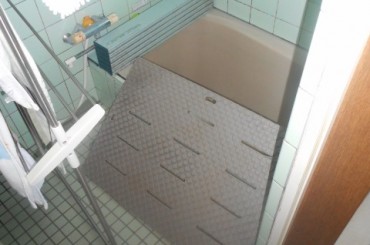 浴室（お風呂）施工前　タイルのお風呂からリフォーム