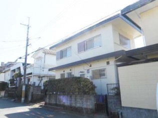 鉄部・雨戸・雨樋もきれいに塗装